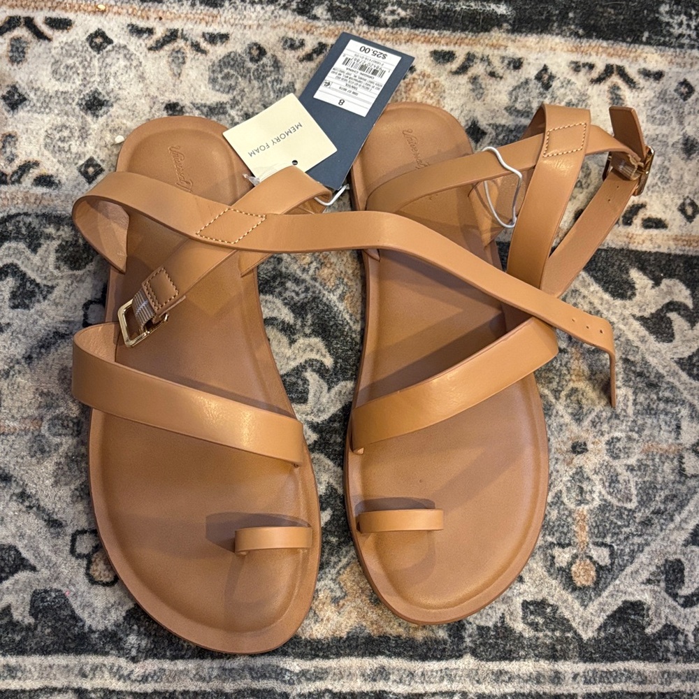 Universal threads Women's Tan Sandals